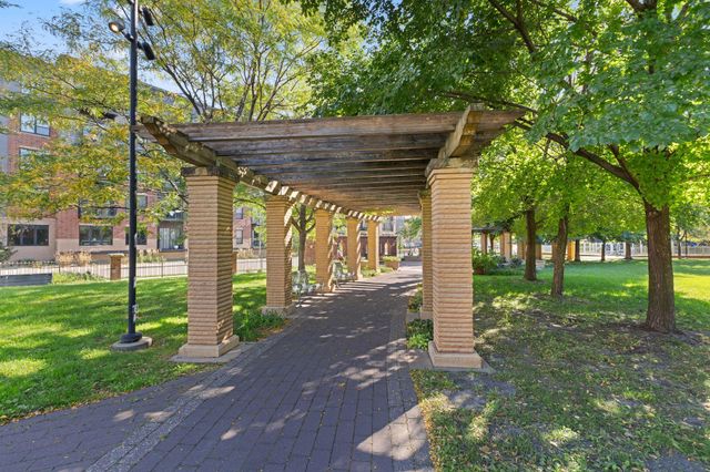 225 9th Street E 409, Saint Paul, MN 55101