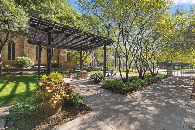 225 9th Street E 409, Saint Paul, MN 55101