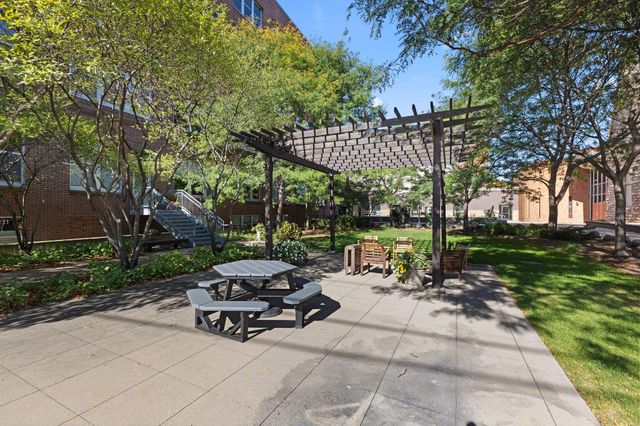 225 9th Street E 409, Saint Paul, MN 55101