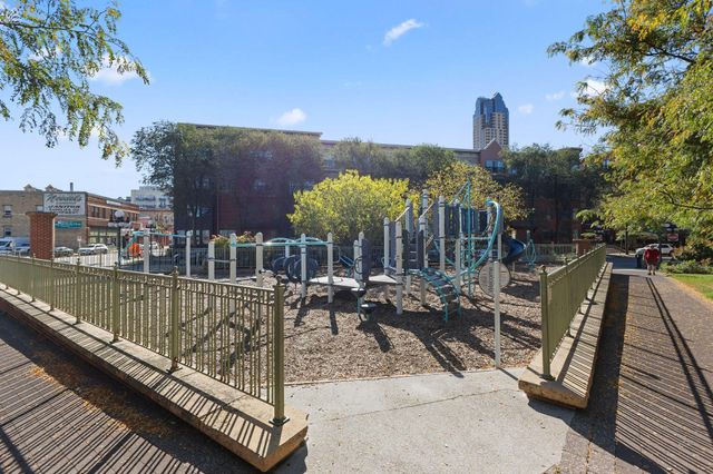 225 9th Street E 409, Saint Paul, MN 55101