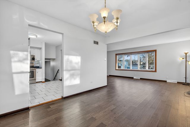 1790 Devonshire Court, Elgin, IL 60123