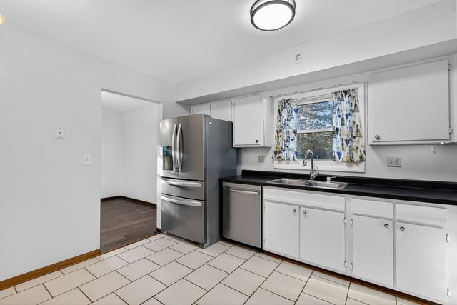 1790 Devonshire Court, Elgin, IL 60123