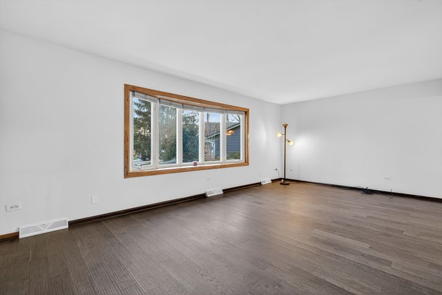 1790 Devonshire Court, Elgin, IL 60123