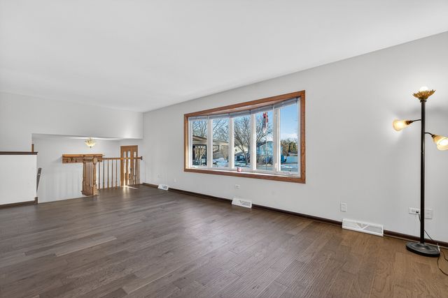 1790 Devonshire Court, Elgin, IL 60123