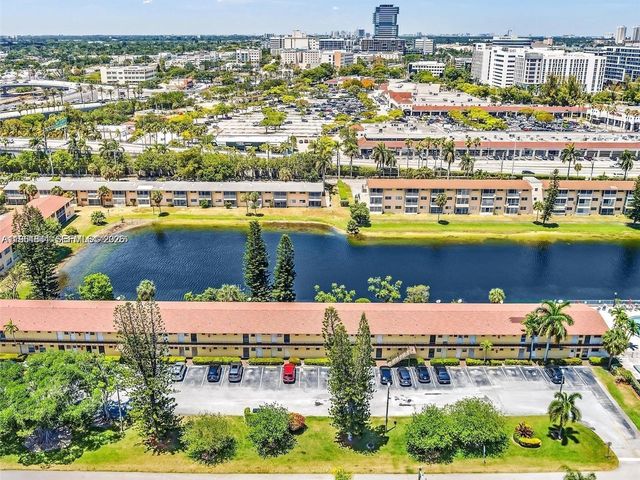 2815 NE 201st Ter L107, Aventura, FL 33180