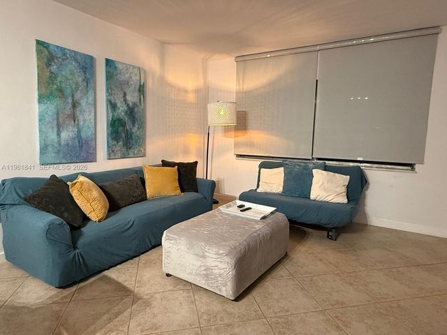 2815 NE 201st Ter L107, Aventura, FL 33180