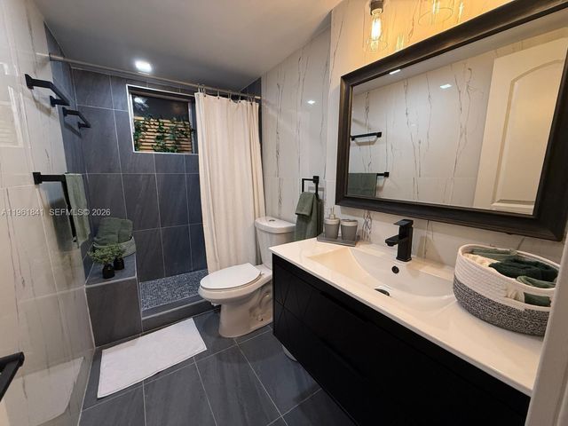 2815 NE 201st Ter L107, Aventura, FL 33180