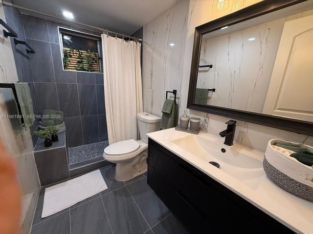 2815 NE 201st Ter L107, Aventura, FL 33180