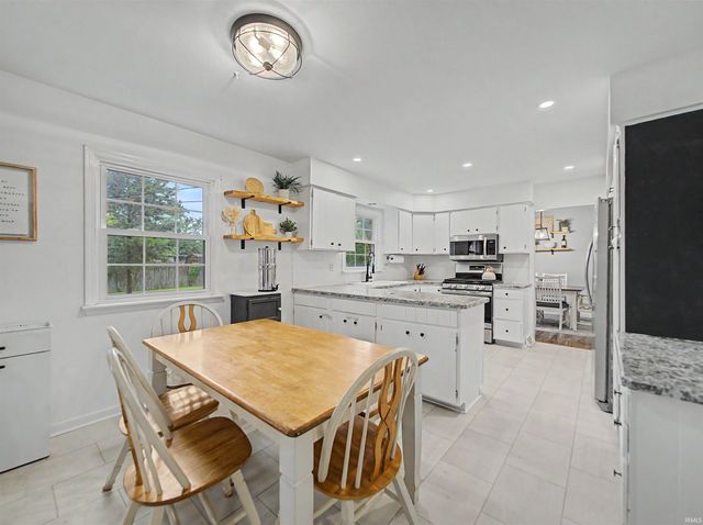 7800 Meadow Lane, Newburgh, IN 47630
