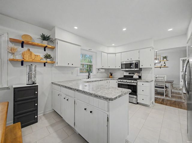 7800 Meadow Lane, Newburgh, IN 47630