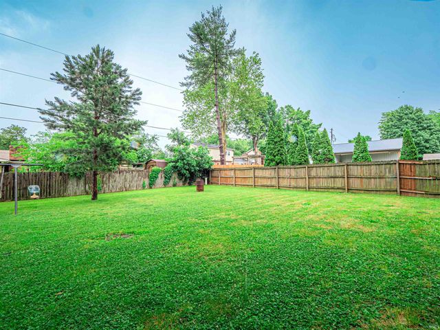 7800 Meadow Lane, Newburgh, IN 47630