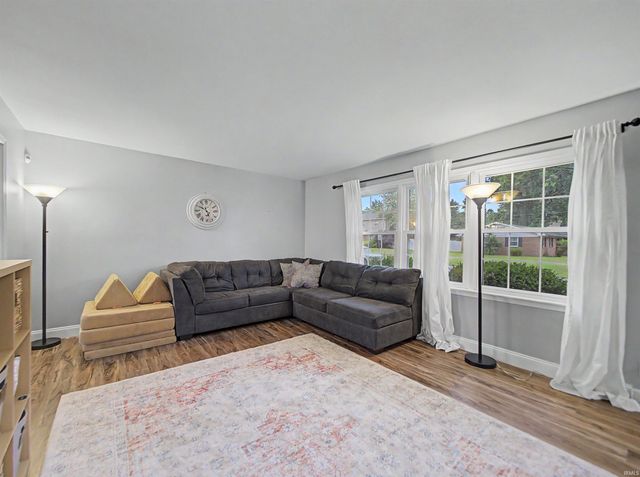 7800 Meadow Lane, Newburgh, IN 47630