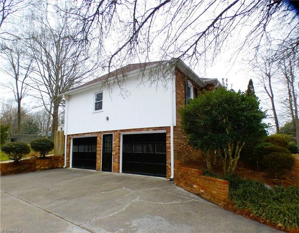 101 Shady Oak Court, Clemmons, NC 27012