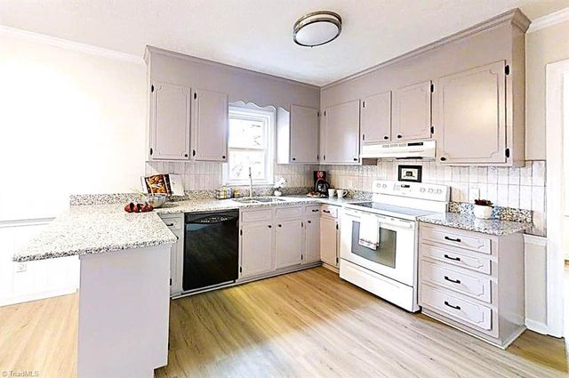 101 Shady Oak Court, Clemmons, NC 27012