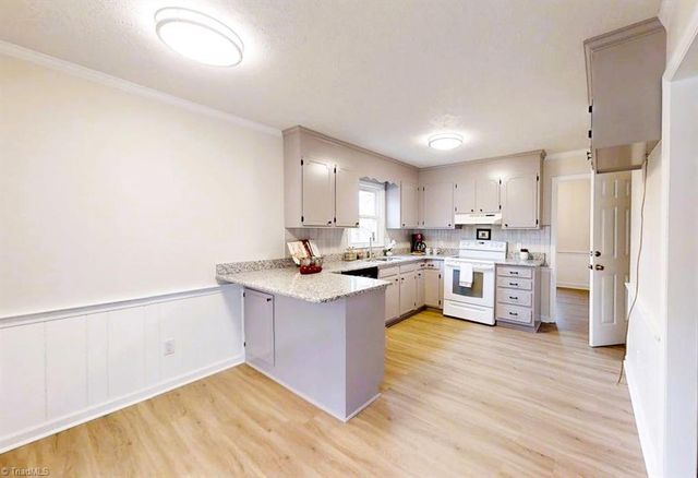 101 Shady Oak Court, Clemmons, NC 27012