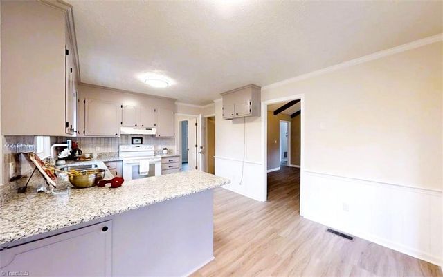 101 Shady Oak Court, Clemmons, NC 27012