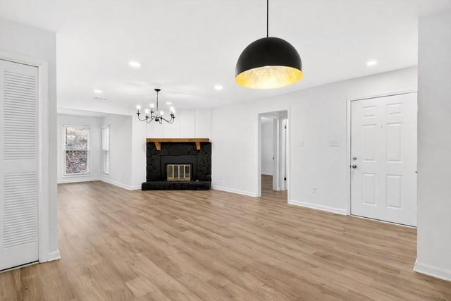 3113 Lake Pointe Circle, Roswell, GA 30075