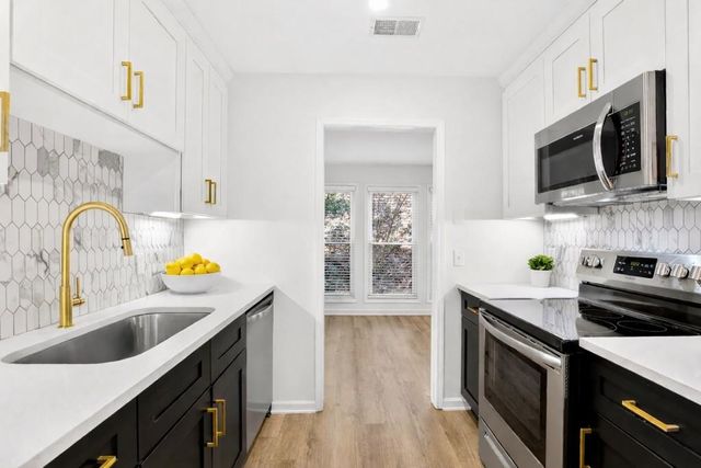 3113 Lake Pointe Circle, Roswell, GA 30075