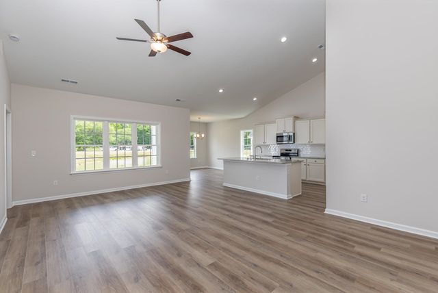 924 Woodside Dr., Conway, SC 29526