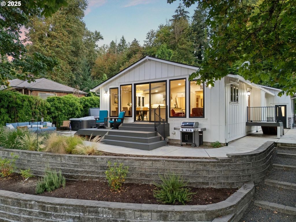 19340 NIXON Ave, West Linn, OR 97068