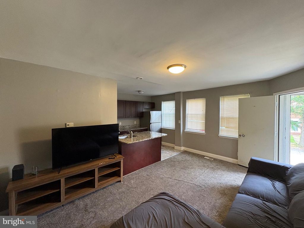 Image 3 of property listing at 911 SAINT DUNSTANS RD, Baltimore, MD 21212