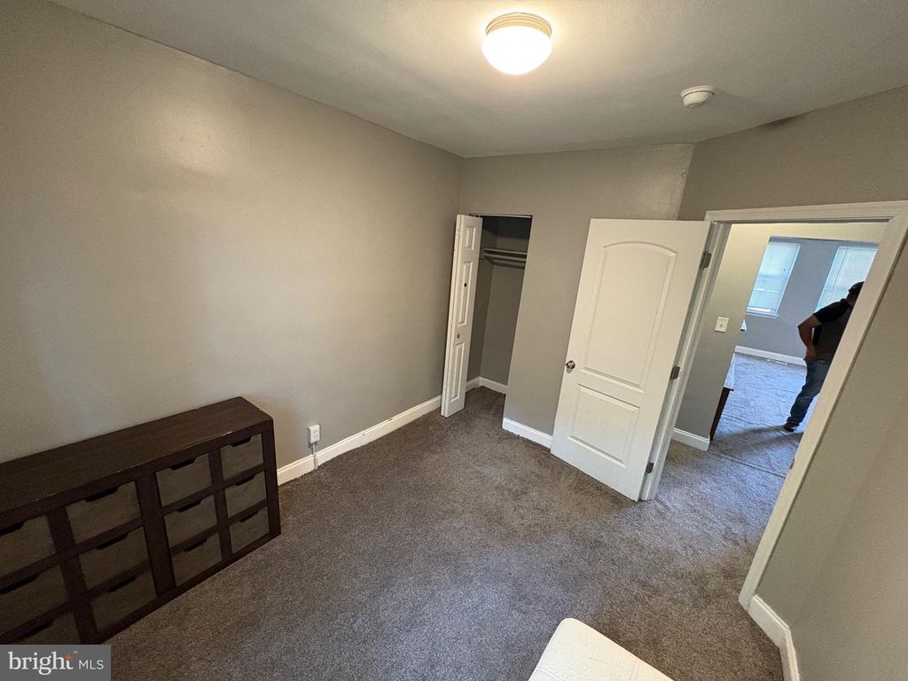 Image 6 of property listing at 911 SAINT DUNSTANS RD, Baltimore, MD 21212