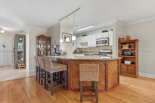 1 Gloucester Rd Apt 105, Hilton Head Island, SC 29928