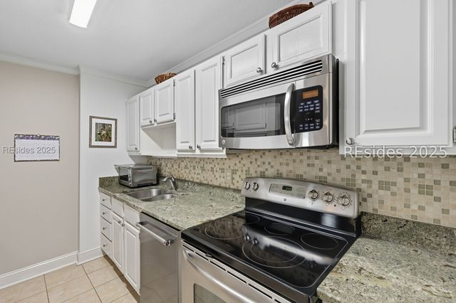 1 Gloucester Rd Apt 105, Hilton Head Island, SC 29928