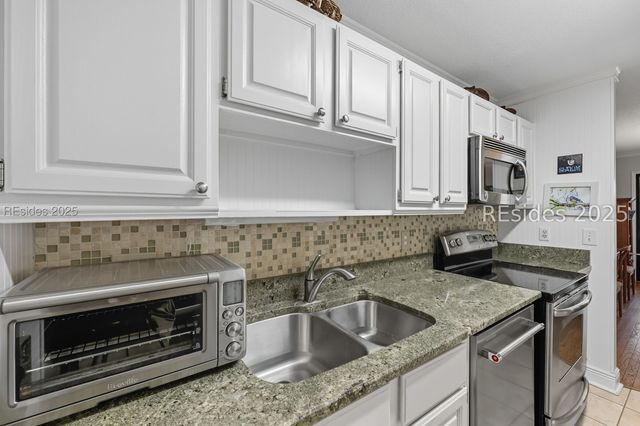 1 Gloucester Rd Apt 105, Hilton Head Island, SC 29928