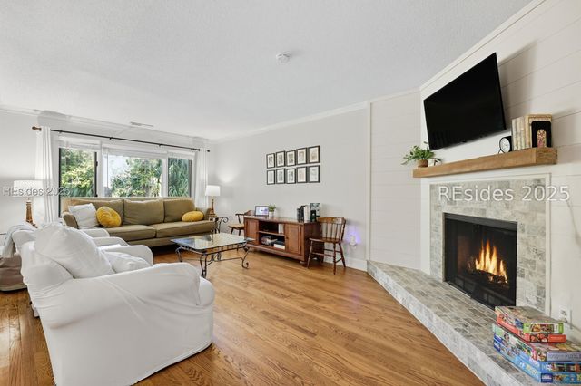 1 Gloucester Rd Apt 105, Hilton Head Island, SC 29928