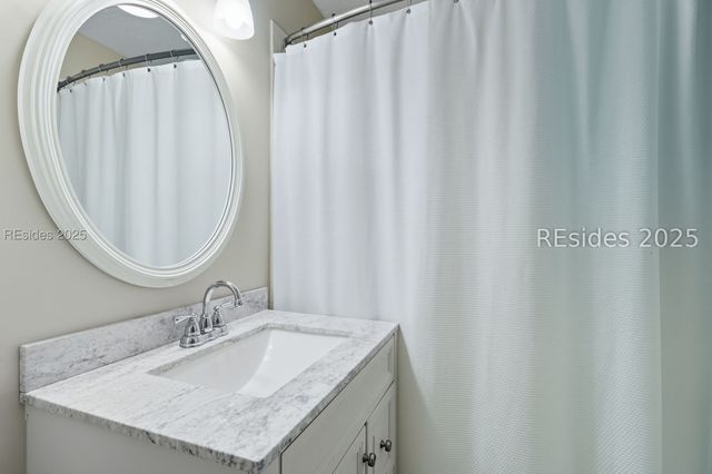 1 Gloucester Rd Apt 105, Hilton Head Island, SC 29928