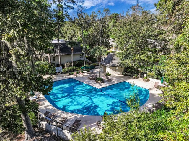 1 Gloucester Rd Apt 105, Hilton Head Island, SC 29928