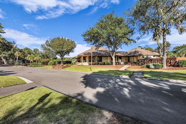 1 Gloucester Rd Apt 105, Hilton Head Island, SC 29928