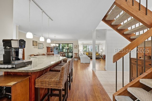 1 Gloucester Rd Apt 105, Hilton Head Island, SC 29928