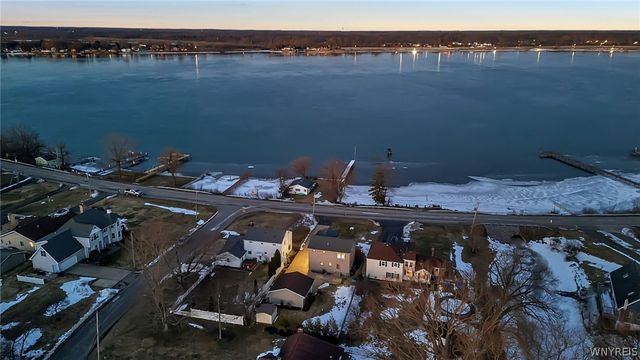 4178 East River Road, Grand Island, NY 14072