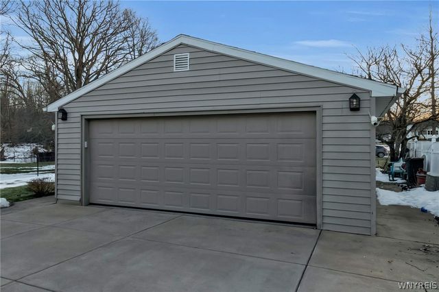 4178 East River Road, Grand Island, NY 14072