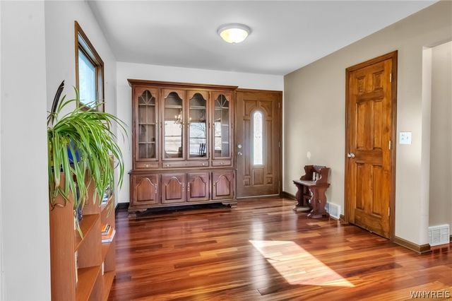 4178 East River Road, Grand Island, NY 14072