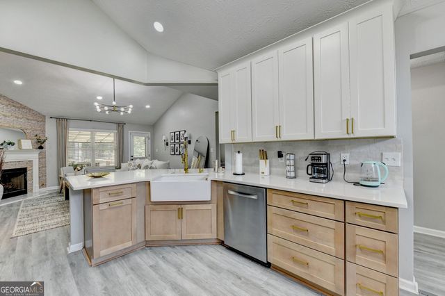 5496 Amber Cove Way, Flowery Branch, GA 30542