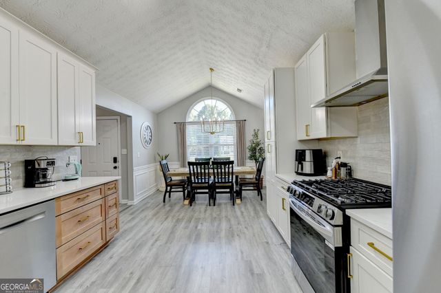 5496 Amber Cove Way, Flowery Branch, GA 30542