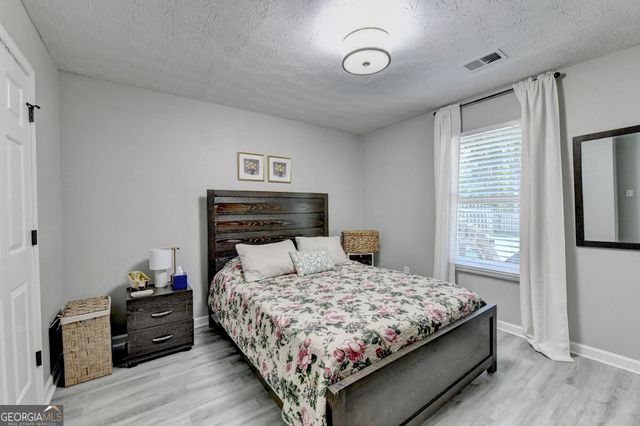 5496 Amber Cove Way, Flowery Branch, GA 30542