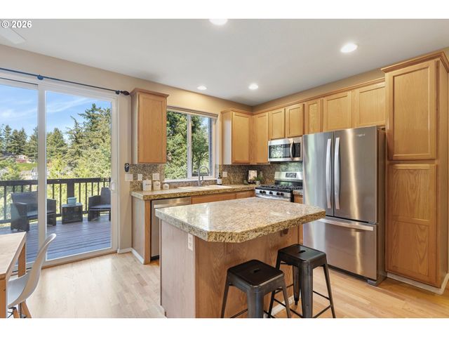 20263 HOODVIEW Ave, West Linn, OR 97068