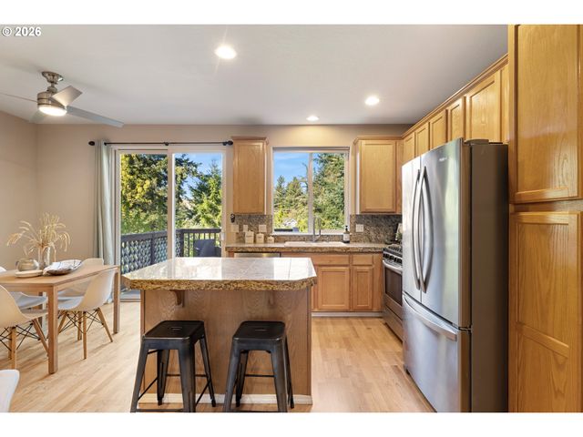 20263 HOODVIEW Ave, West Linn, OR 97068