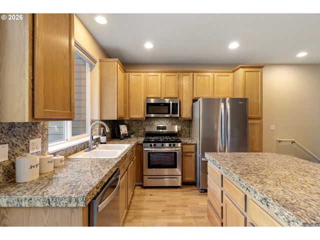 20263 HOODVIEW Ave, West Linn, OR 97068