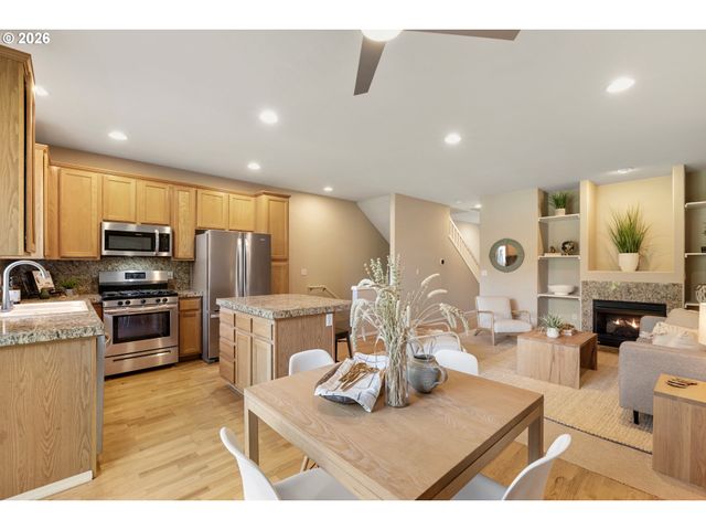 20263 HOODVIEW Ave, West Linn, OR 97068