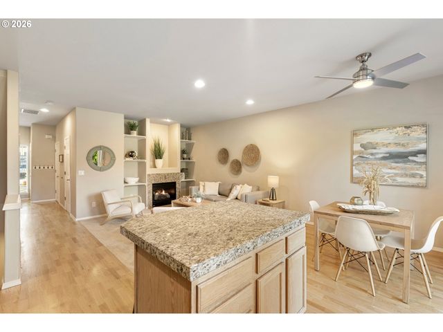 20263 HOODVIEW Ave, West Linn, OR 97068