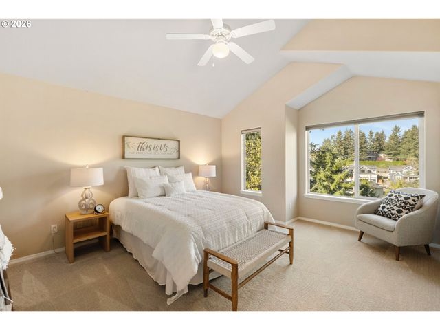 20263 HOODVIEW Ave, West Linn, OR 97068