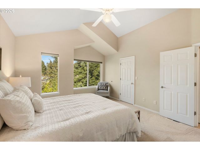 20263 HOODVIEW Ave, West Linn, OR 97068