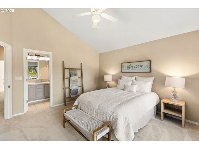 20263 HOODVIEW Ave, West Linn, OR 97068