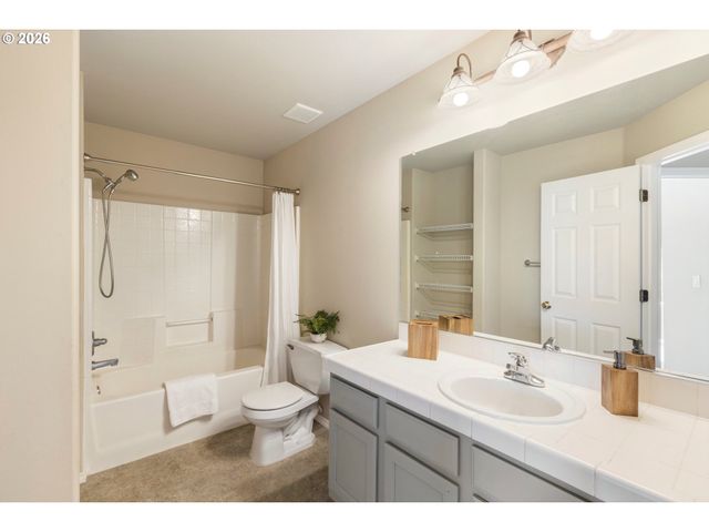 20263 HOODVIEW Ave, West Linn, OR 97068