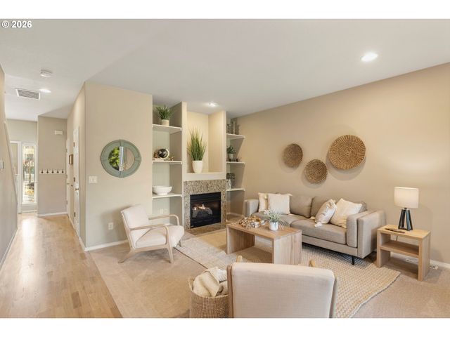 20263 HOODVIEW Ave, West Linn, OR 97068